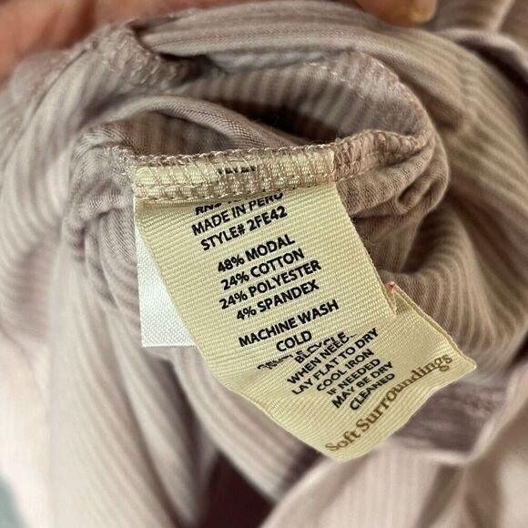 Soft Surroundings Knit Top Medium Lavender Stripe Keyhole Neck 3/4 Sleeve Blouse - Picture 5 of 8